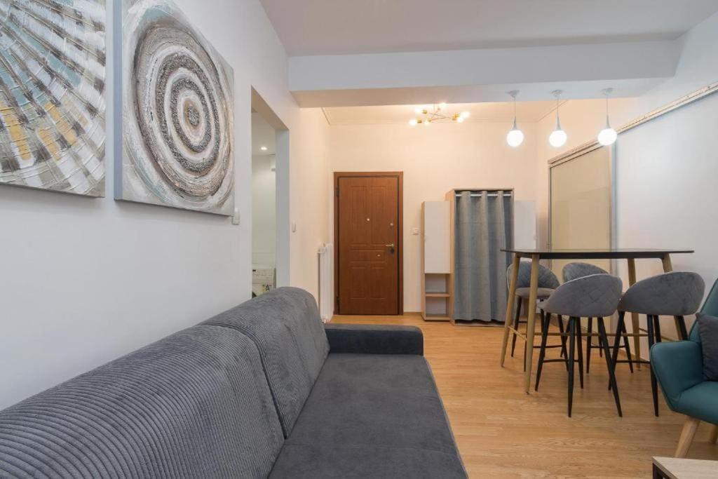 Fully Renovated 1 Bedroom Condo เอเธนส์ ภายนอก รูปภาพ