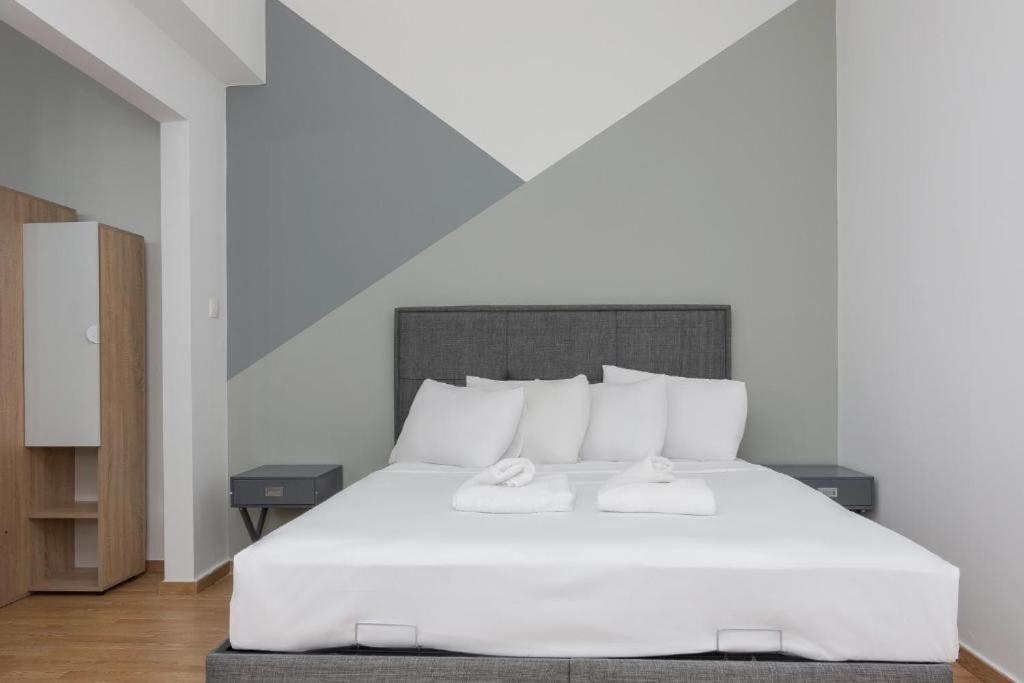 Fully Renovated 1 Bedroom Condo เอเธนส์ ภายนอก รูปภาพ